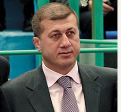 Не принятый кандидат в президенты Джамбулат Тедеев ожидает штурм своего дома в Цхинвали