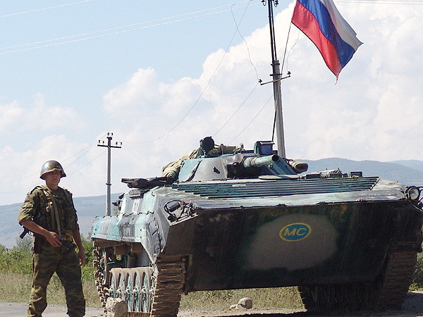Российские оккупанты ввели в Гальский район Абхазии дополнительную военную технику