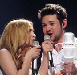 Азербайджан празднует победу дуэта Ell&Niki на «Евровидении-2011»