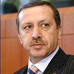 Премьер Турции: Президент Франции должен следить за своей страной, а не давать советы Турции по геноциду армян