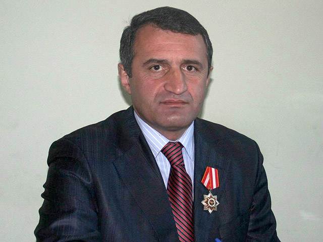 Эдуард Кокойты будет голосовать за «не дискредитирующего республику» Анатолия Бибилова