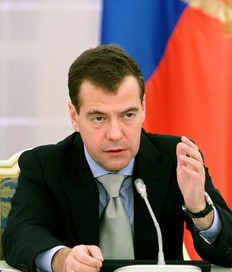 Медведев созвал экстренное антитеррористическое заседание во Владикавказе