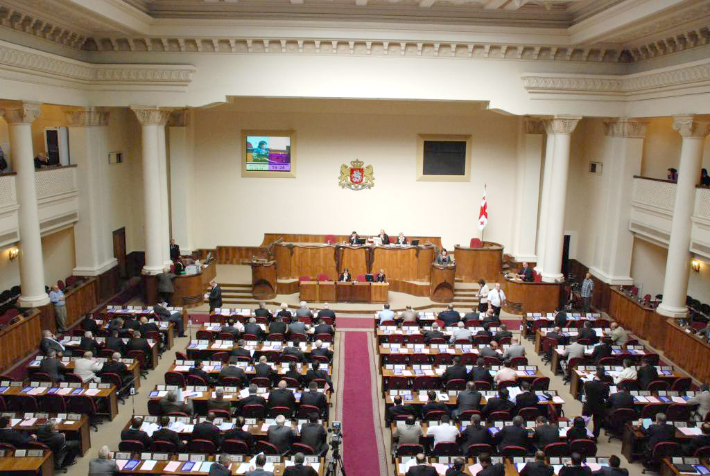 Парламент Грузии посвятил последнее заседание весенней сессии "гиганту грузинской мысли и отцу грузинской демократии"