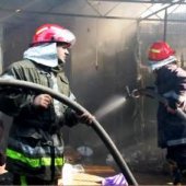 Рядом с посольством Германии в Грузии горит здание