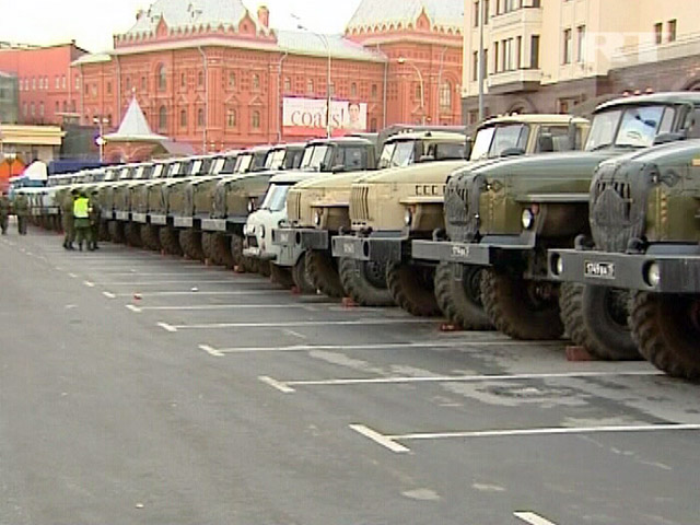 СМИ: Власти стягивают к Москве войска МВД и «чеченский полк»