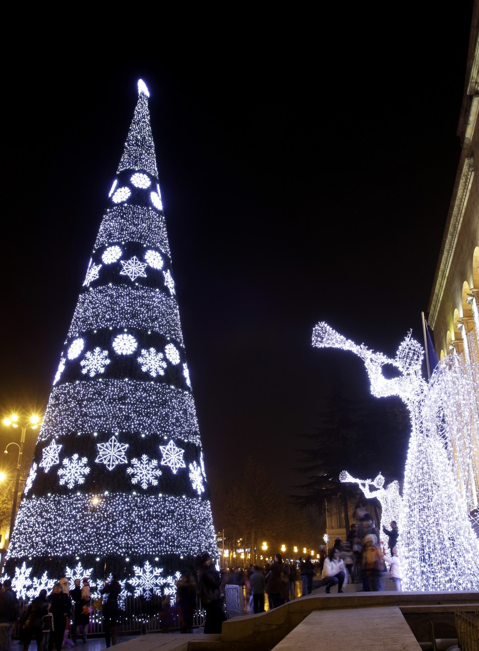 В Грузии зажжется главная новогодняя елка страны