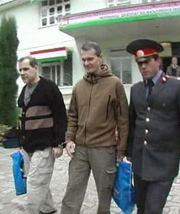 В Таджикистане из зала суда освобождены российские пилоты