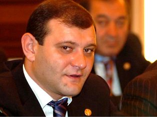 Новым мэром Еревана избран Тарон Маргарян